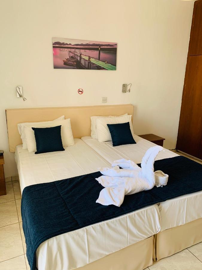 Kefalonitis Hotel Apartments Paphos Bagian luar foto