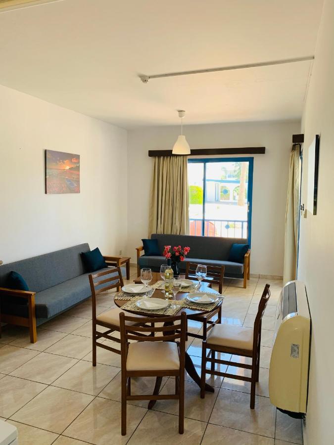 Kefalonitis Hotel Apartments Paphos Bagian luar foto