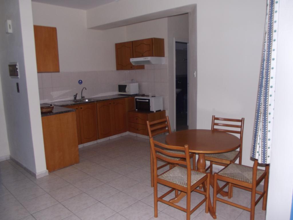 Kefalonitis Hotel Apartments Paphos Ruang foto
