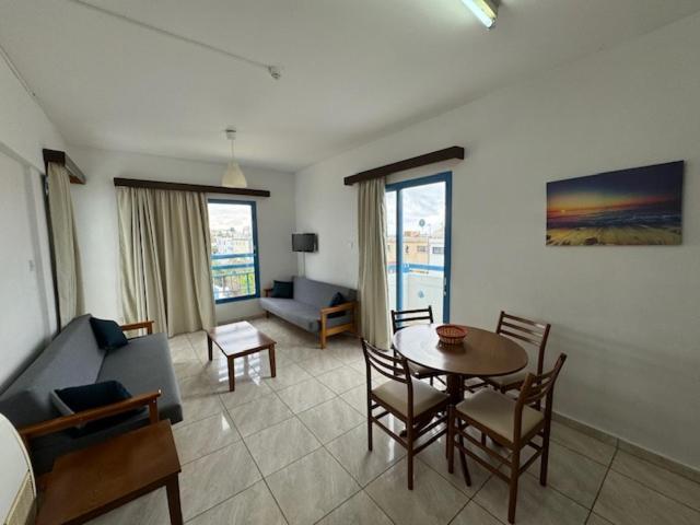 Kefalonitis Hotel Apartments Paphos Bagian luar foto