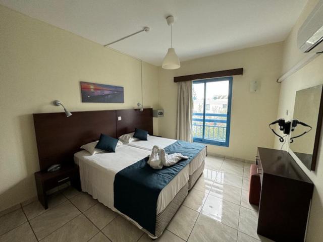Kefalonitis Hotel Apartments Paphos Bagian luar foto
