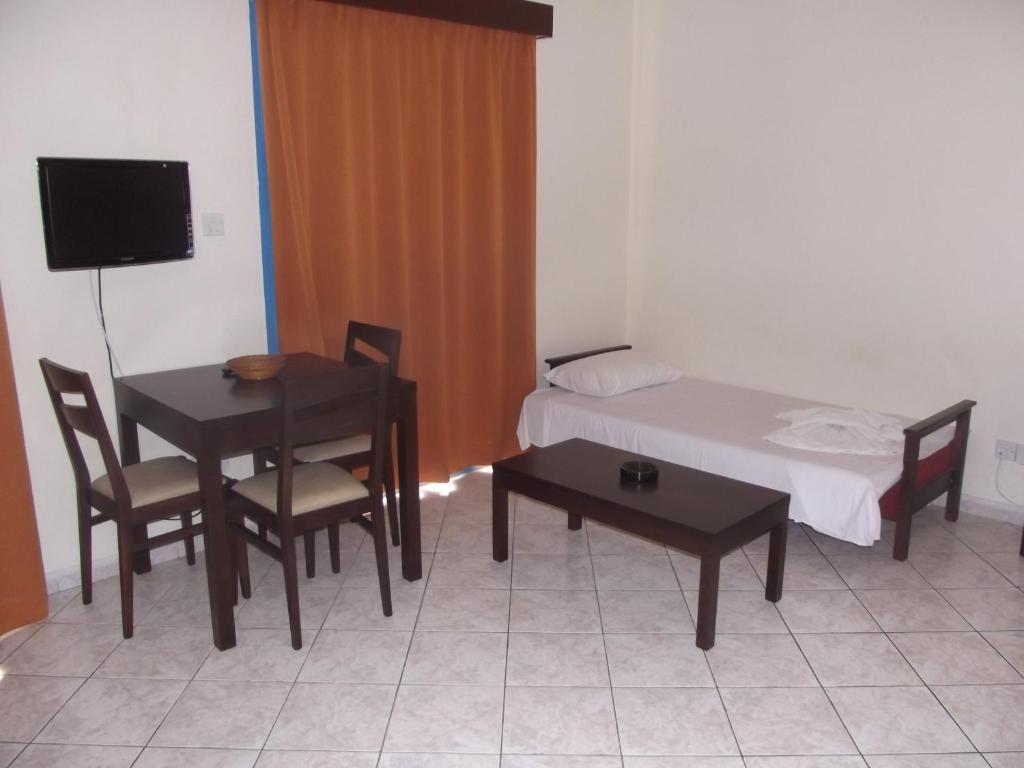 Kefalonitis Hotel Apartments Paphos Ruang foto