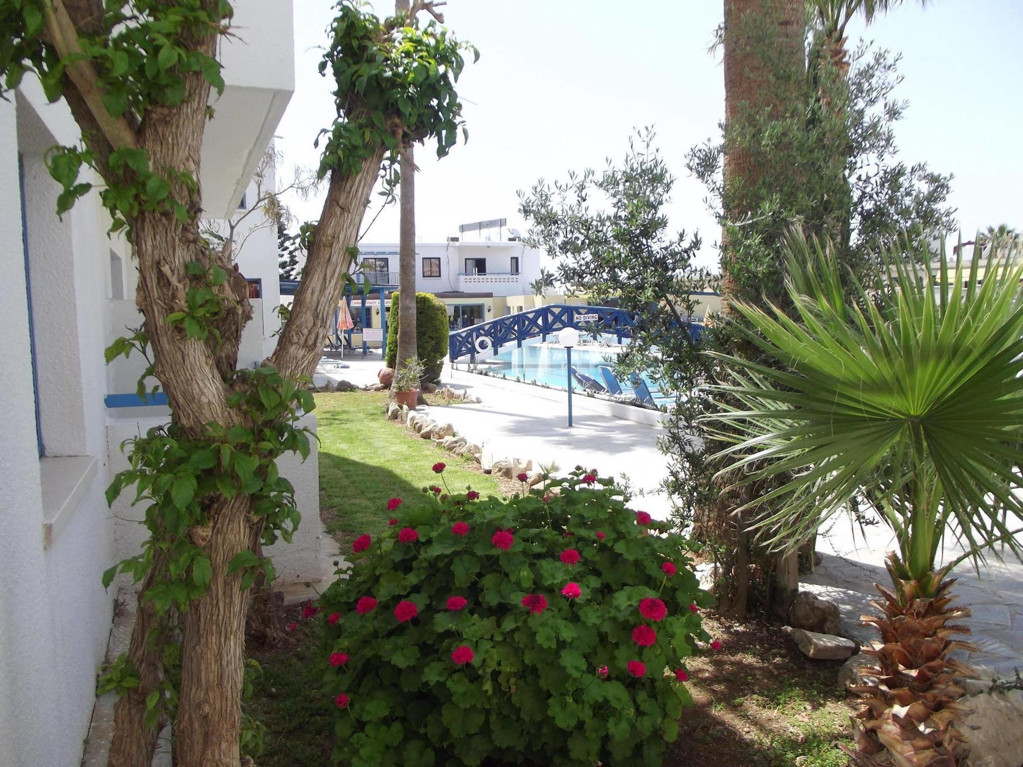 Kefalonitis Hotel Apartments Paphos Bagian luar foto