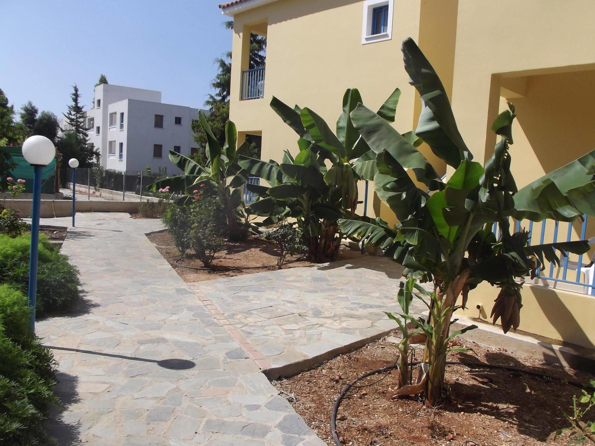 Kefalonitis Hotel Apartments Paphos Bagian luar foto