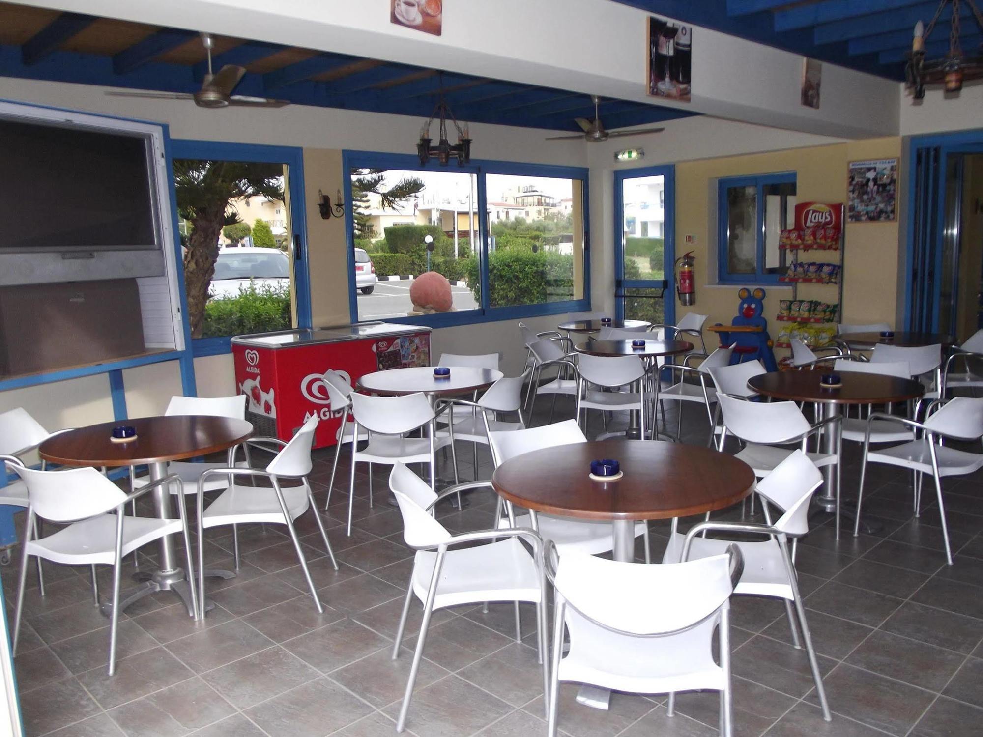 Kefalonitis Hotel Apartments Paphos Bagian luar foto