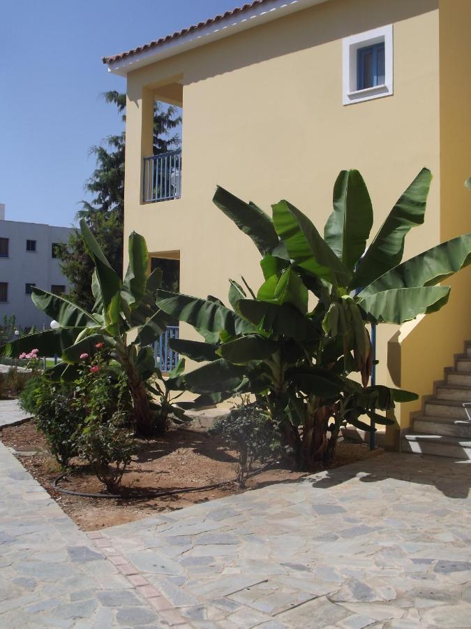 Kefalonitis Hotel Apartments Paphos Bagian luar foto